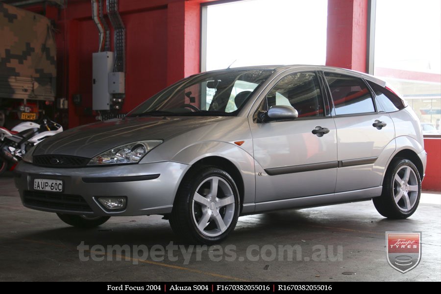 16x7.0 Akuza S004 on FORD FOCUS