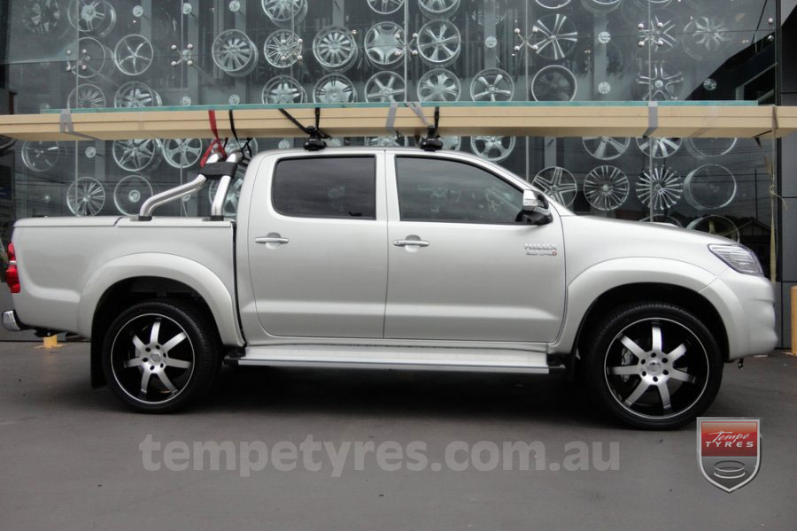 22x9.5 Menzari Absolute on TOYOTA HILUX SR5