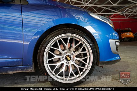 19x8.5 Radical 2637 Hyper Silver on Renault Megane