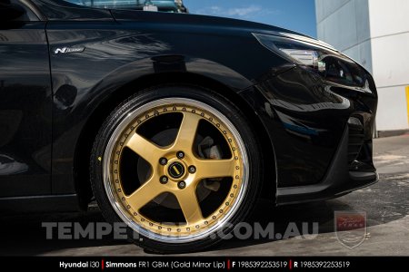 19x8.5 19x9.5 Simmons FR-1 Gold on Hyundai i30