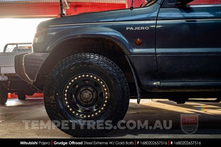 16x8.0 Grudge Offroad Steel Extreme on Mitsubishi Pajero