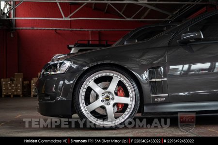 22x8.5 22x9.5 Simmons FR-1 Silver on Holden Commodore VE